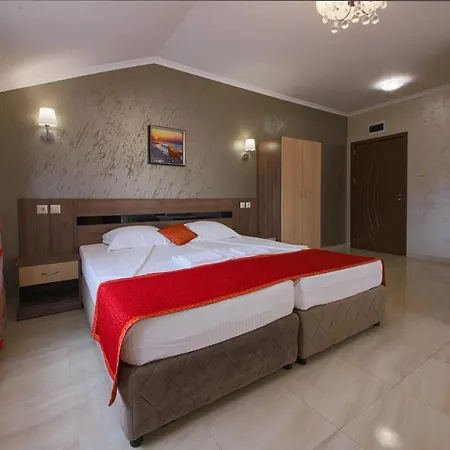 Phoenix Konukevi 3*