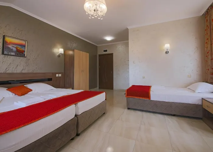 招待所 Phoenix 3*