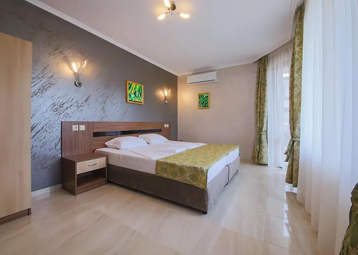 Phoenix 招待所 3*